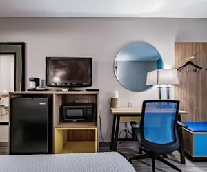 Photo 2 - Days Inn by Wyndham Brunswick Bath Area