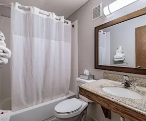 Photo 3 - Days Inn by Wyndham Brunswick Bath Area