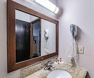 Photo 4 - Days Inn by Wyndham Brunswick Bath Area