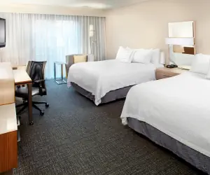 Photo 4 - Courtyard by Marriott Lansing