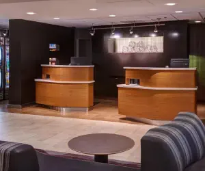 Photo 3 - Courtyard Des Moines West/Clive