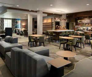 Photo 2 - Courtyard by Marriott Maui Kahului Airport