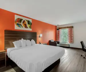 Photo 4 - Best Western Statesville Inn