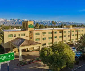 Photo 2 - La Quinta by Wyndham Tucson - Reid Park