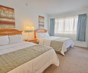 Photo 4 - San Simeon Lodge