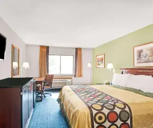 Photo 4 - Super 8 by Wyndham West Memphis