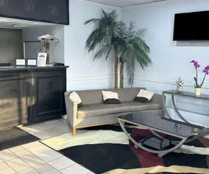 Photo 2 - Days Inn & Suites by Wyndham Jennings