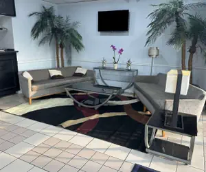 Photo 3 - Days Inn & Suites by Wyndham Jennings