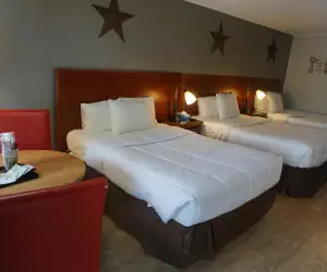 Photo 3 - Harvest Drive Family Inn - Renovated Rooms