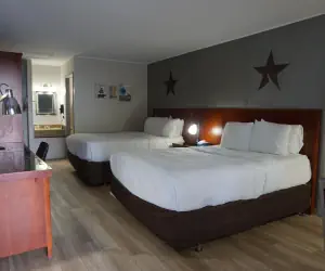 Photo 4 - Harvest Drive Family Inn - Renovated Rooms