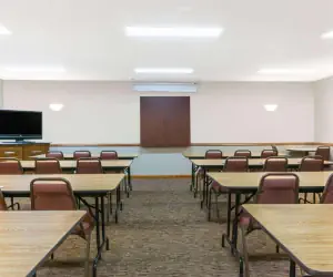 Photo 2 - Baymont by Wyndham Piqua