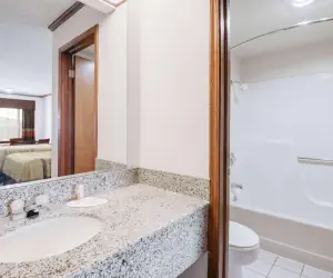 Photo 4 - Days Inn by Wyndham Monett