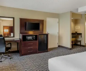 Photo 2 - Clarion Hotel Anaheim Resort