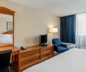 Photo 5 - Clarion Hotel Anaheim Resort