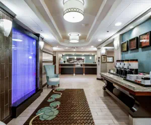 Photo 3 - Hampton Inn West