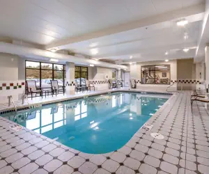 Photo 2 - Hampton Inn West