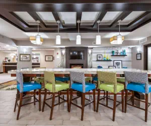 Photo 5 - Hampton Inn West