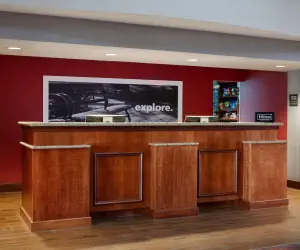 Photo 4 - Hampton Inn Dubuque