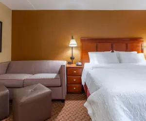 Photo 3 - Hampton Inn East Peoria