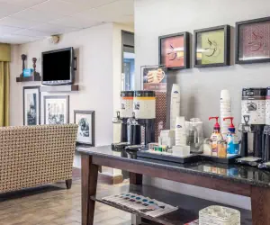 Photo 3 - Hampton Inn Youngstown-North