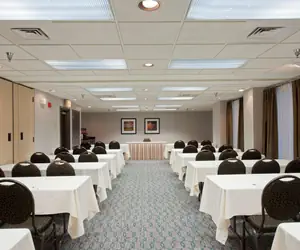 Photo 4 - Hampton Inn & Suites Lincolnshire