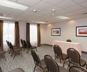 Photo 2 - Hampton Inn & Suites Lincolnshire