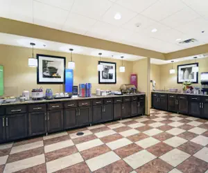 Photo 4 - Hampton Inn & Suites Milwaukee/Franklin