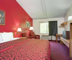 Photo 3 - Travelodge by Wyndham Red Wing