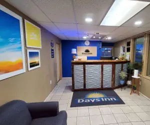 Photo 2 - Days Inn by Wyndham Monett