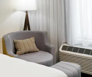 Photo 3 - Courtyard by Marriott Hilton Head Island