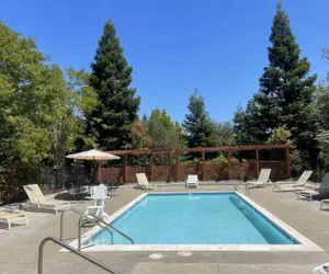 Photo 2 - Rocklin Park Hotel