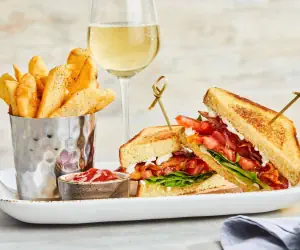 Photo 2 - Courtyard by Marriott Traverse City