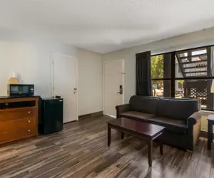 Photo 3 - Econo Lodge Inn & Suites Fulton - Rockport