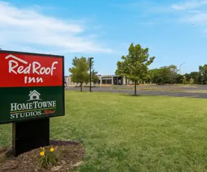 Photo 5 - Red Roof Inn and Conference Center Chicago - N Aurora Naperville