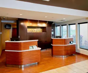 Photo 3 - Courtyard by Marriott Lansing