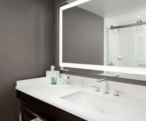 Photo 2 - Hilton Woodland Hills/ Los Angeles