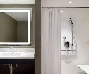 Photo 4 - Hilton Woodland Hills/ Los Angeles