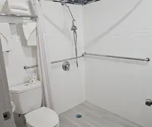 Photo 4 - Days Inn by Wyndham Indianapolis East Post Road