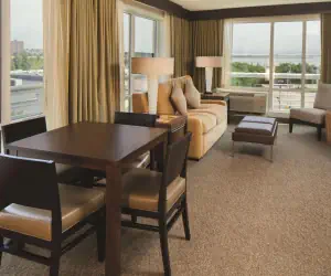 Photo 4 - DoubleTree by Hilton Hotel Boston Bayside