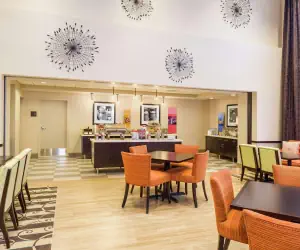 Photo 2 - Hampton Inn & Suites San Bernardino