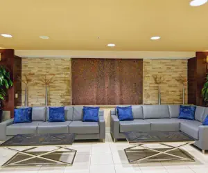 Photo 4 - Embassy Suites Valencia