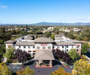 Photo 4 - Hampton Inn & Suites Windsor-Sonoma Wine Country