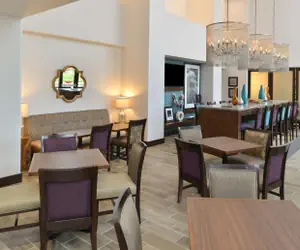 Photo 2 - Hampton Inn & Suites Des Moines Downtown