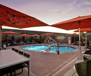 Photo 4 - Hampton Inn & Suites Los Angeles Burbank Airport