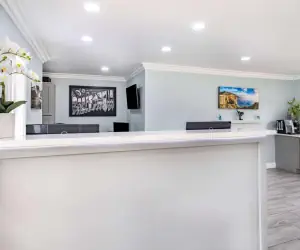 Photo 2 - Aura Inn Monterey