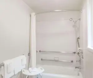 Photo 4 - Aura Inn Monterey