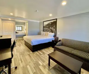 Photo 5 - Aura Inn Monterey