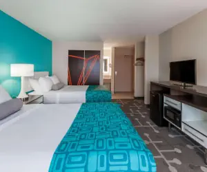 Photo 2 - Howard Johnson by Wyndham Romulus Detroit Metro Airport