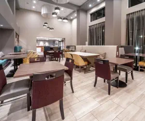 Photo 4 - Hampton Inn & Suites Santa Maria