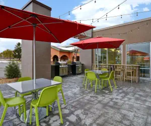 Photo 3 - Home2 Suites Eau Claire South, Wi